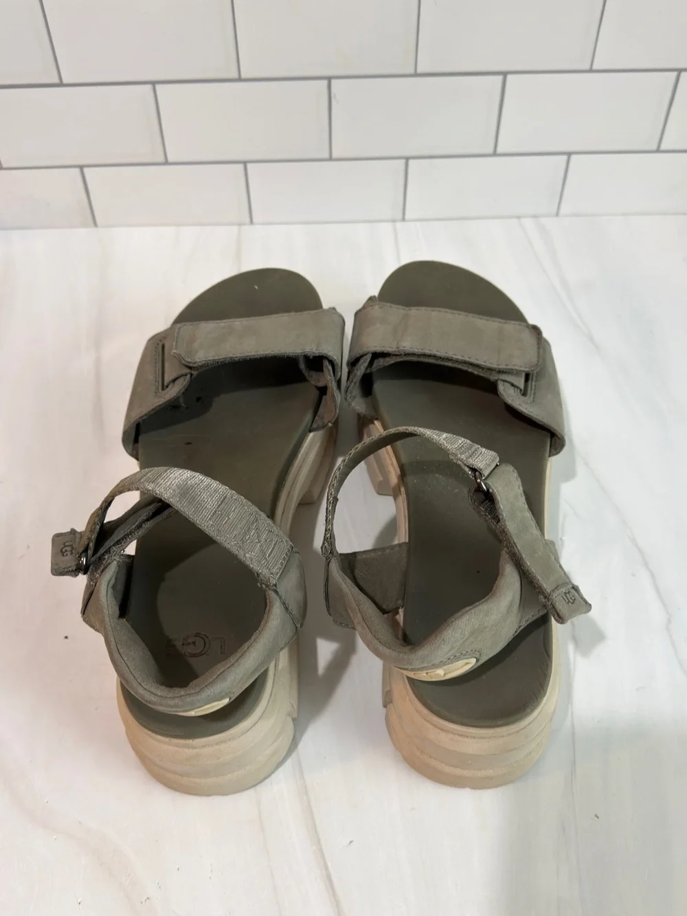 UGG THE ASHTON SANDAL CHUNKY PLATFORM LEATHER Strappy MOSS GREEN SIZE 9